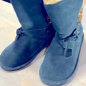 Women’s size 8 BearPaw boots